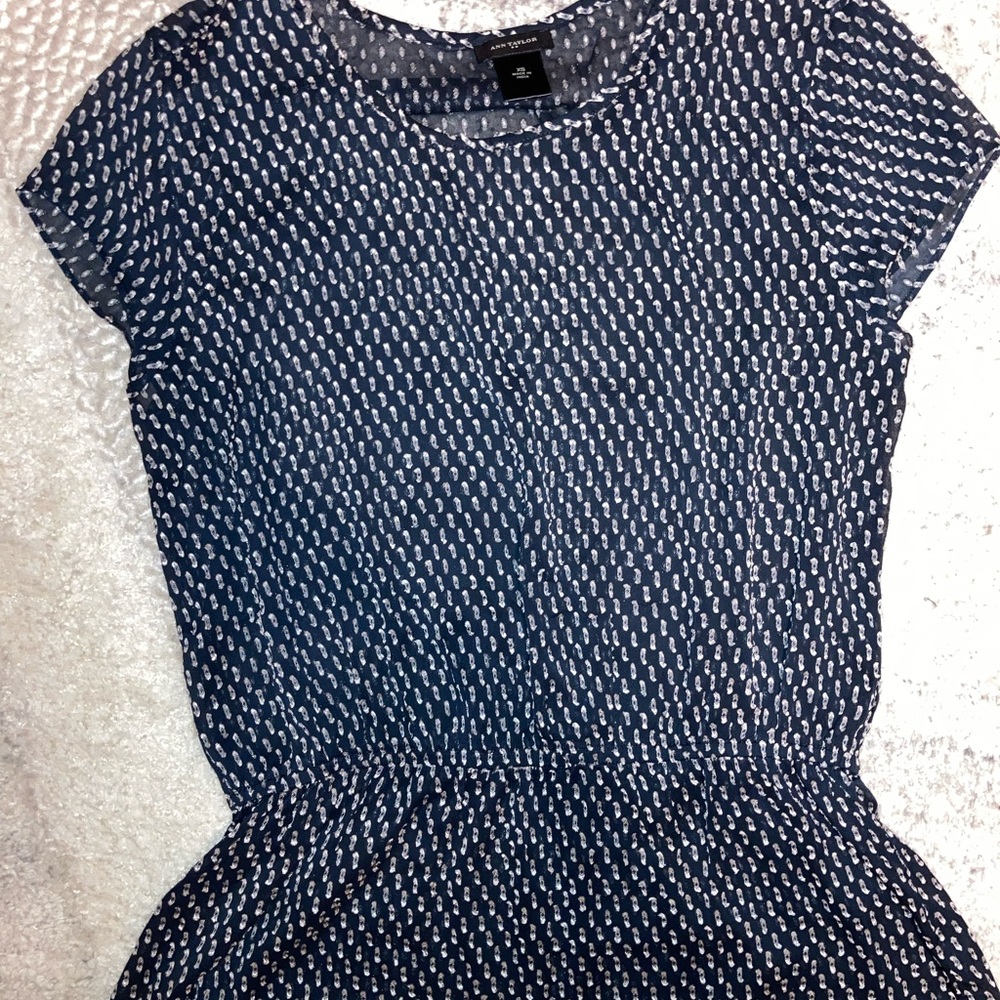 ANN TAYLOR TOP SIZE XS LIKE NEW
